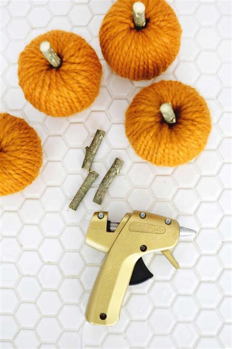 Yarn Pumpkin Garland Diy A Beautiful Mess Bloglovin