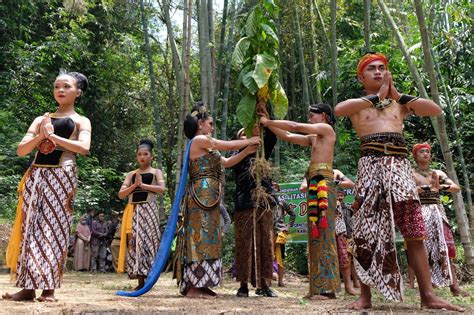 Foto Ungkapan Rasa Syukur Warga Gunung Sumbing Gelar Tradisi Manten