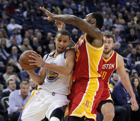 Late Surge Carries Warriors To 14th Straight Win
