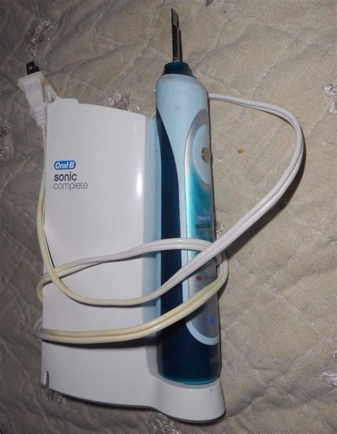 Braun Oral B Sonic Complete Toothbrush Type 4717 Charger Stand Type