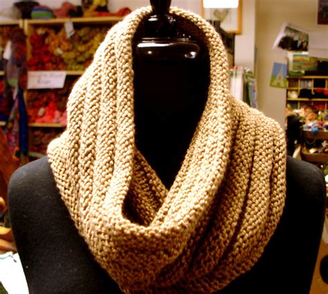 Ravelry Horizontal Ribbed Cowl Pattern By Maxine Levinson