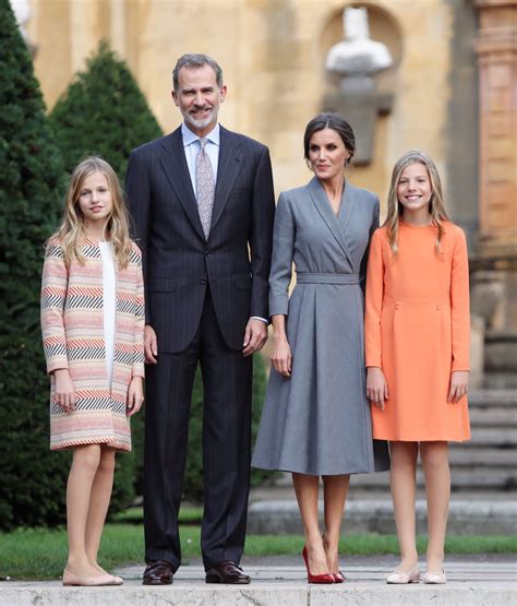 El Rey Felipe y Doña Letizia llegan a Asturias con sus hijas en la cita