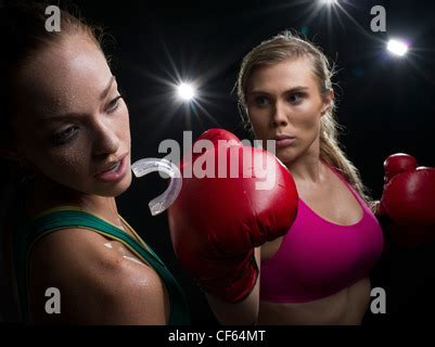 Female Boxing Ko Schlag Stockfotografie Alamy