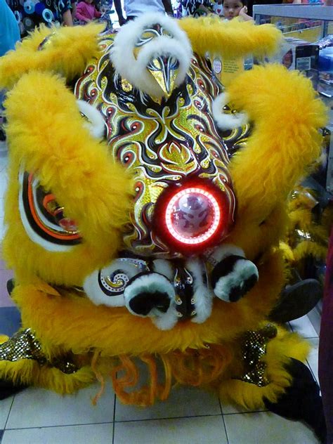 Gostan Sikit Led Lights Up The Malaysian Lion Dance