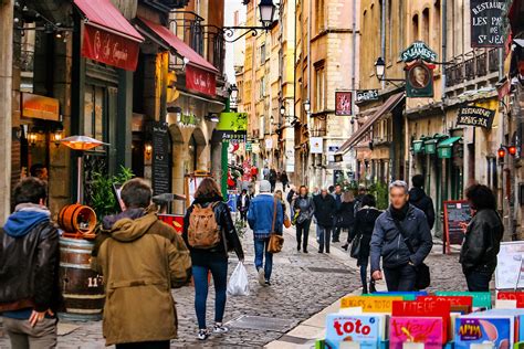 10 Quartiers Commerçants Et Marchés Locaux à Lyon Pour Prendre Le Pouls De La Ville Et Acheter