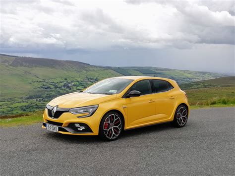 The New Renault Mégane Rs Trophy Changing Lanes