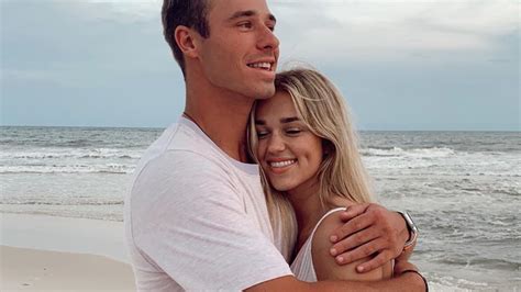 watch access hollywood interview duck dynasty alum sadie robertson is engaged at 21 see the