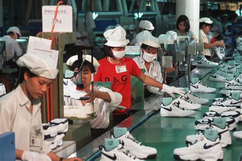 Nikes Chinese Factories A Look At The Working Conditions Cmhi
