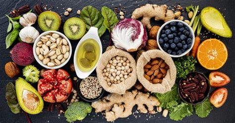 Tubuh membutuhkan vitamin b untuk mengubah makanan menjadi energi, sehingga organ di dalamnya bekerja dengan baik. 15 Makanan yang Mengandung Vitamin B12 untuk Anak ...