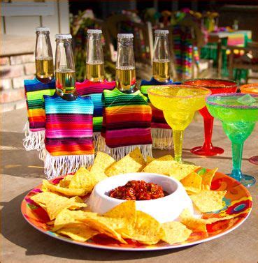 Cinco de mayo mexican fiesta dinner party ideas (plus, the best authentic guacamole recipe) i will always remember my college graduation day. Pin en Drinks & snack for partys