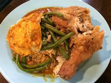 Lim fried chicken, the legendary fried chicken from ss14 subang is venturing into bandar puteri puchong, hicom glemarie shah alam and ss15 subang! Jingle & DongDong Wondering Around: Eat Lim Fried ...