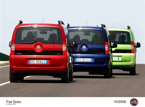 Der neue Fiat Qubo kleine Großraumlimousine rollt zum Händler