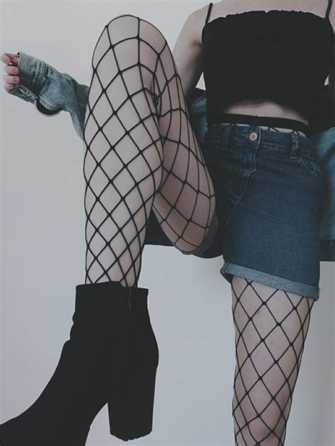 G R U N G E In Outfit Korean Style Checkered Outfit Fish Net Tights Outfit