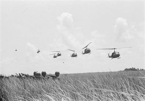 Vietnam War 1964 Us Choppers A Fleet Of Us Helicopte Flickr