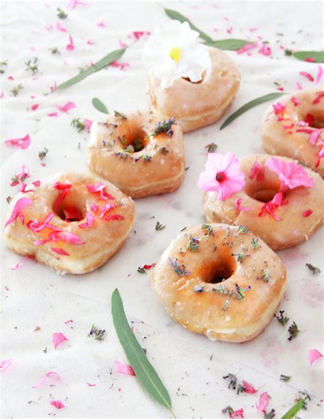 Diy Naked Floral Donuts A Bubbly Life