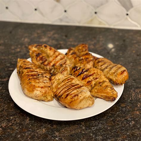 These 7 easy chicken marinades are perfect for grilling weather and nothing says summer quite like a good grill recipe. The Best Chicken Marinade for Grilling - At Lara's Table