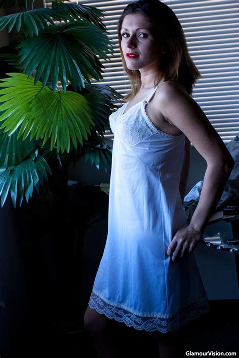 Épinglé par natasha sokolnikova sur classic chemise fond de robe chemise de nuit robe