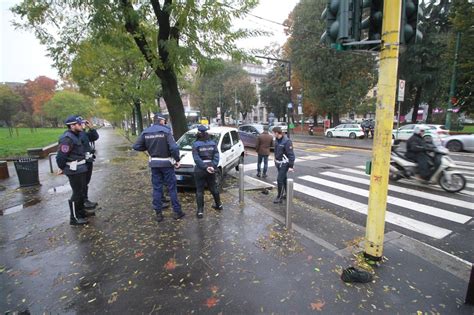 Milano Le Foto Del Tragico Incidente Allincrocio Corriere It