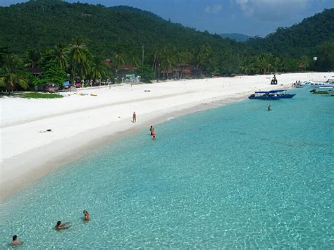 Air di taman laut dalamnya 3 hingga 6 meter. Pulau Redang. :)