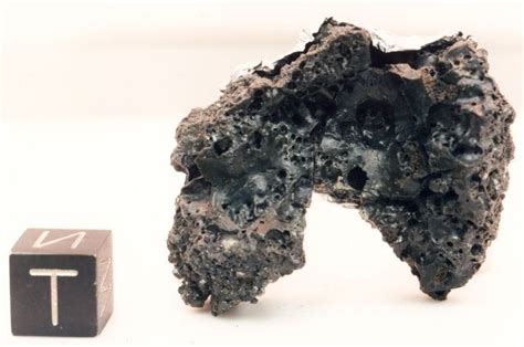 Meteorite, tektites, impactites & ephemera is a group dedicated to people that are passionate about meteorites and all things meteorite related. Vesicles in Meteorites | Lunar meteorite, Meteorite, Rock ...