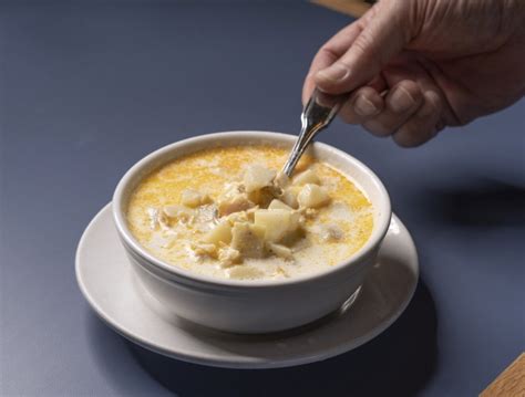 Creamy, hearty new england clam chowder is by far the most popular chowder style (compared to manhattan or rhode island versions). Which type of clam chowder is best? The debate is alive ...
