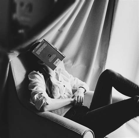 Pinterest ♡eline Books Girl Photography Poses White Photography Templer Woman Reading