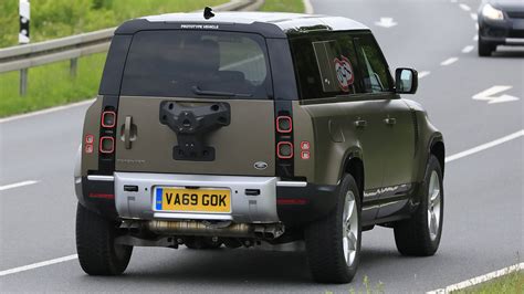 New Land Rover Defender V8 Spied Evo Carwitter