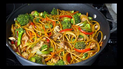 Espagueti Estilo Chino 🍝 Cómo Hacer Comida China Con Carne De Pollo Brócoli Y Espagueti
