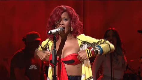 Nude Celebs Rihanna Boob Adjust GIF Video Nudecelebgifs Com