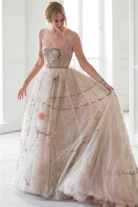 Chiaras Dior Wedding Dresses Tα νυφικά της διάσημης Blogger And το