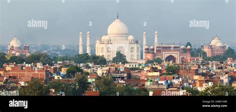 A Panoramic Image Of The Taj Mahal From Roughly 15km Away Stock Photo