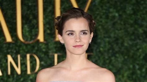 Emma Watson Pose Seins Nus Pour La 1ère Fois De Sa Carrière Ladepechefr