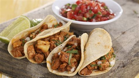 A taco day is a celebratory day that promotes consumption of tacos. Celebración del Día del Taco en Cielito Lindo | Marzo 2019 | Guatemala.com