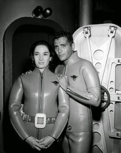 Vintage Glamour Girls Linda Cristal And David Hedison In Voyage To The Bottom Of The Sea