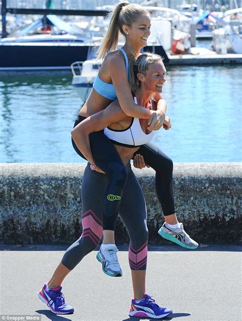 renae ayris bares all in sexy sydney workout in rushcutters bay daily mail online