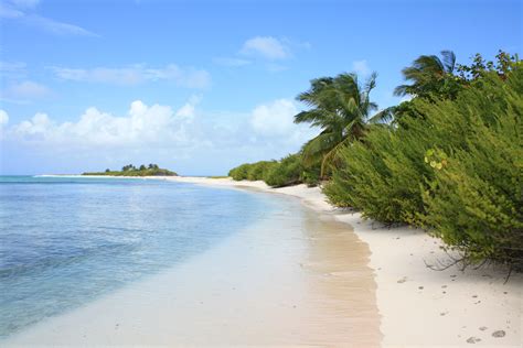 Fileuninhabited Island Cayo Bolivar
