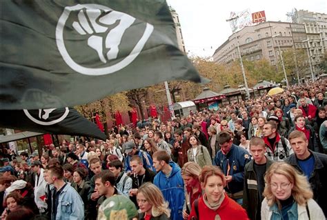 Грађани Србије обележавају 20 година од револуционарног 5. октобра 2000 ...