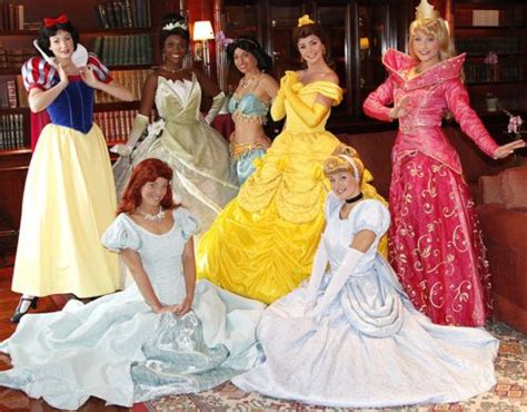 Snow White Tiana Jasmine Belle Ariel Cinderella Aurora Real Disney Princesses