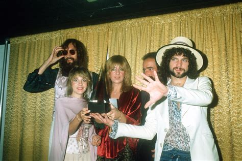 Obsessed With Fleetwood Mac's Dreams: A Viral Phenomenon!