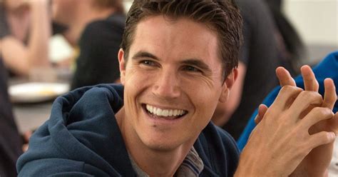 Robbie Amell To Star In Amazon Sci Fi Comedy Pilot Upload Den Of Geek