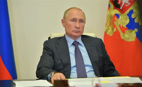 Кстати, задавать вопросы путину можно до последних минут прямой линии. Россияне могут задать вопрос Путину с помощью мобильного ...