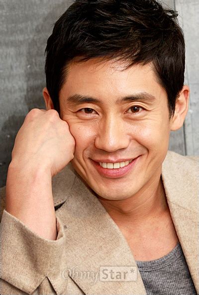 Shin ha kyun is a south korean actor who first trained as a stage actor at the seoul institute of the arts. '충혈연기' 신하균, 왜 그렇게 눈에 힘 줬냐고요? - 오마이스타