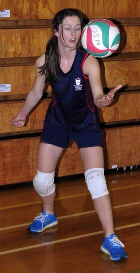 O voleibol ou vôlei é um esporte praticado entre duas equipes numa quadra retangular (aberta ou o voleibol é jogado com uma bola e inclui diversos passes com as mãos. Saque de Seguridad en Voleibol: Todo lo que necesita saber