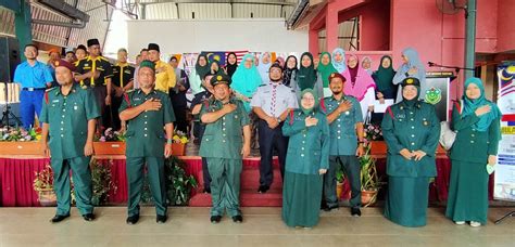 The weight could be quite heavy as the size gets bigger, but the capacitive model such as from arvia smartboard series is slimmer than other brands. SEKOLAH MENENGAH AGAMA HAJI MOHD YATIM