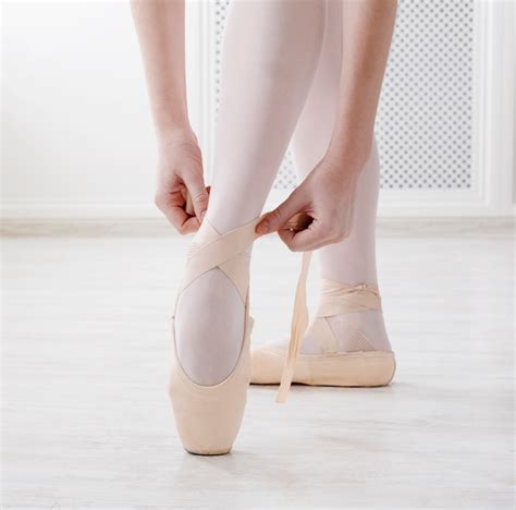 Premium Photo Close Up Legs Of Ballerina Puts On Pointe Ballet Shoes