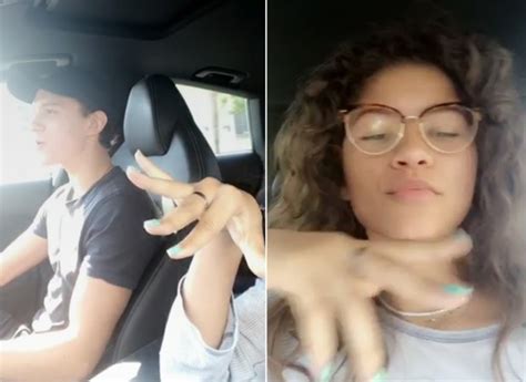 Tom holland e zendaya foram vistos se beijando dentro de um carro, a internet está pirando se perguntando se tom holland e zendaya estão juntos, se zendaya. Em meio a rumores de namoro, Tom Holland e Zendaya são ...