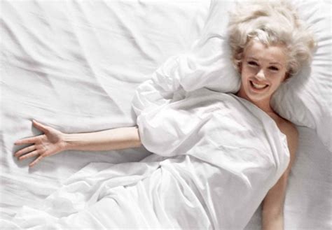 Marilyn Monroe Nude Wrapped In White Bed Sheets Porn Pics