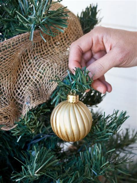 How To Make A Front Porch Christmas Tree Hgtv