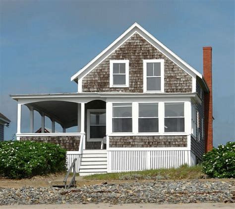 A Maine Beach Cottage In A Cottage By The Sea Pinterest