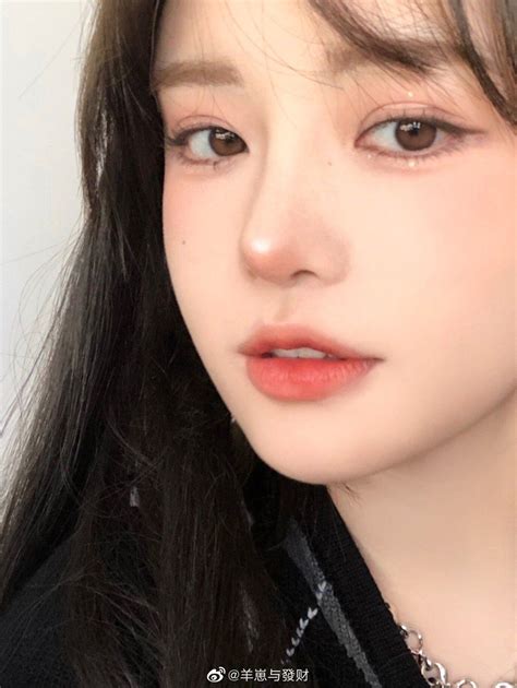 Pin By Hina ω♡︎ On 좋아 Market In 2021 Light Makeup Looks Cute